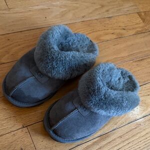 Cozy Gray ugg slippers